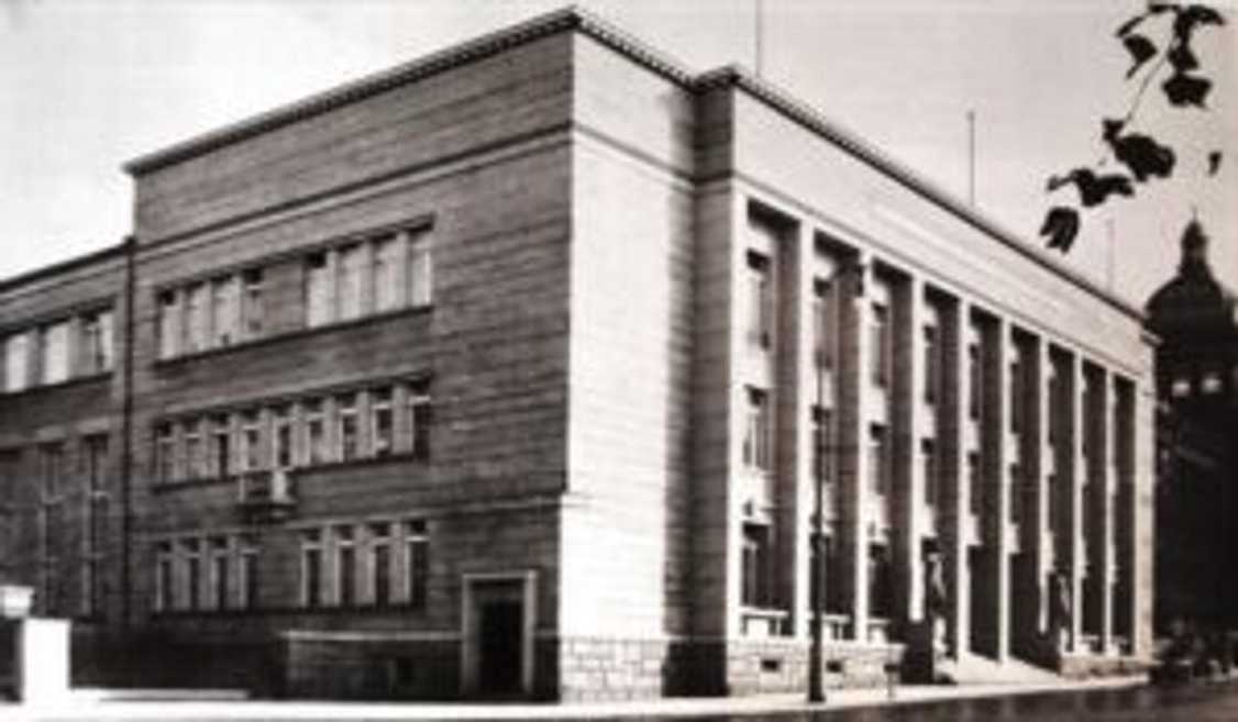 Nové sídlo Prozatímního národního shromáždění v budově zrušené pražské burzy.
