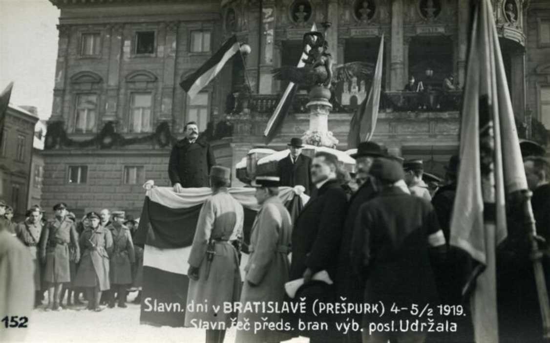 František Udržal řeční v Bratislavě 4. či 5. února 1919.