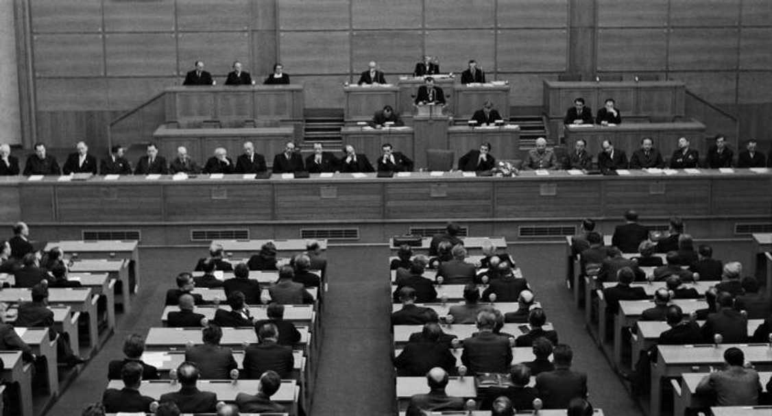 Předsednictvo Ústavodárného Národního shromáždění 11. března 1948.
